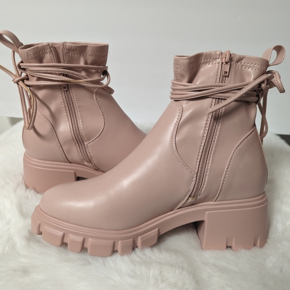 ShoeDazzle Women Size 9 Light Pink Lug Sole Side Zip Booties - Picture 8 of 11